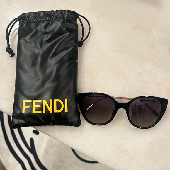 FENDI🔥 sunglasses with tags NWT - Picture 1 of 10